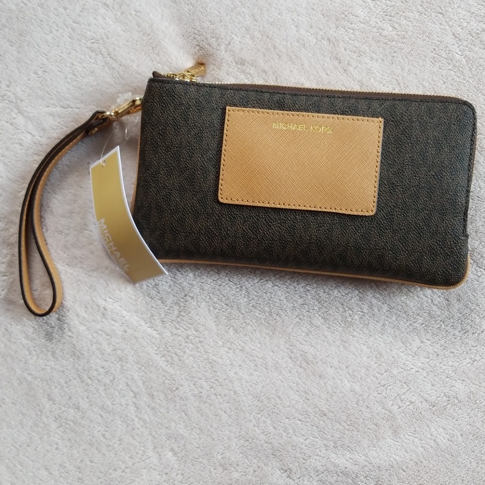 Michael Kors DoubleZip Wristlet🔥